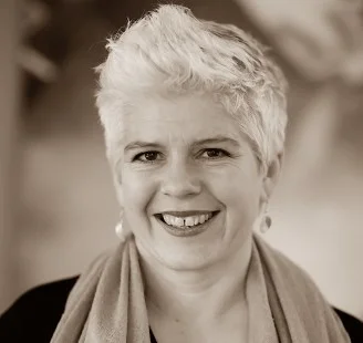  Rhiannon H. Edwards,  Musikkutstyrsordningen  