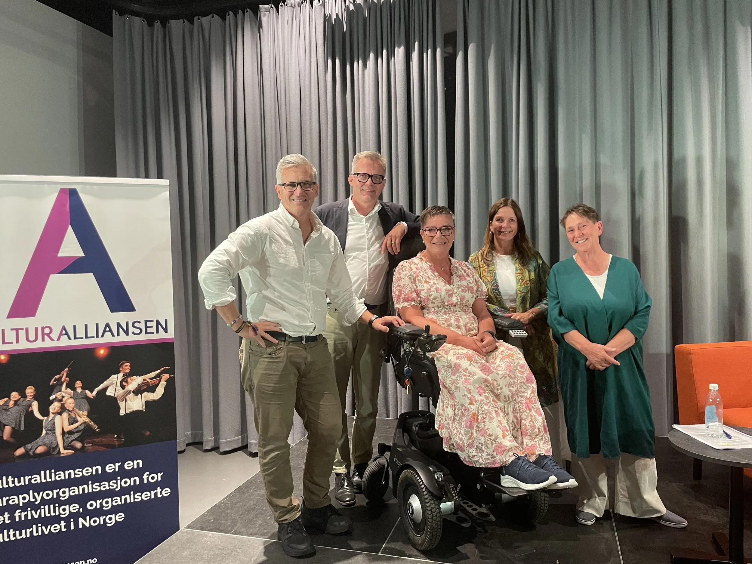  F.v: Bjørn Erik Thon, Likestillingsombudet, Per Morten Ekerhovd, Vestland fylkeskomme, Tove Linnea Brandvik, Norges Handikapforbund, Trude Storheim, Statssekretær, og Marianne Ween, Kulturalliansen. 